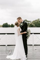 brudepar på en bro